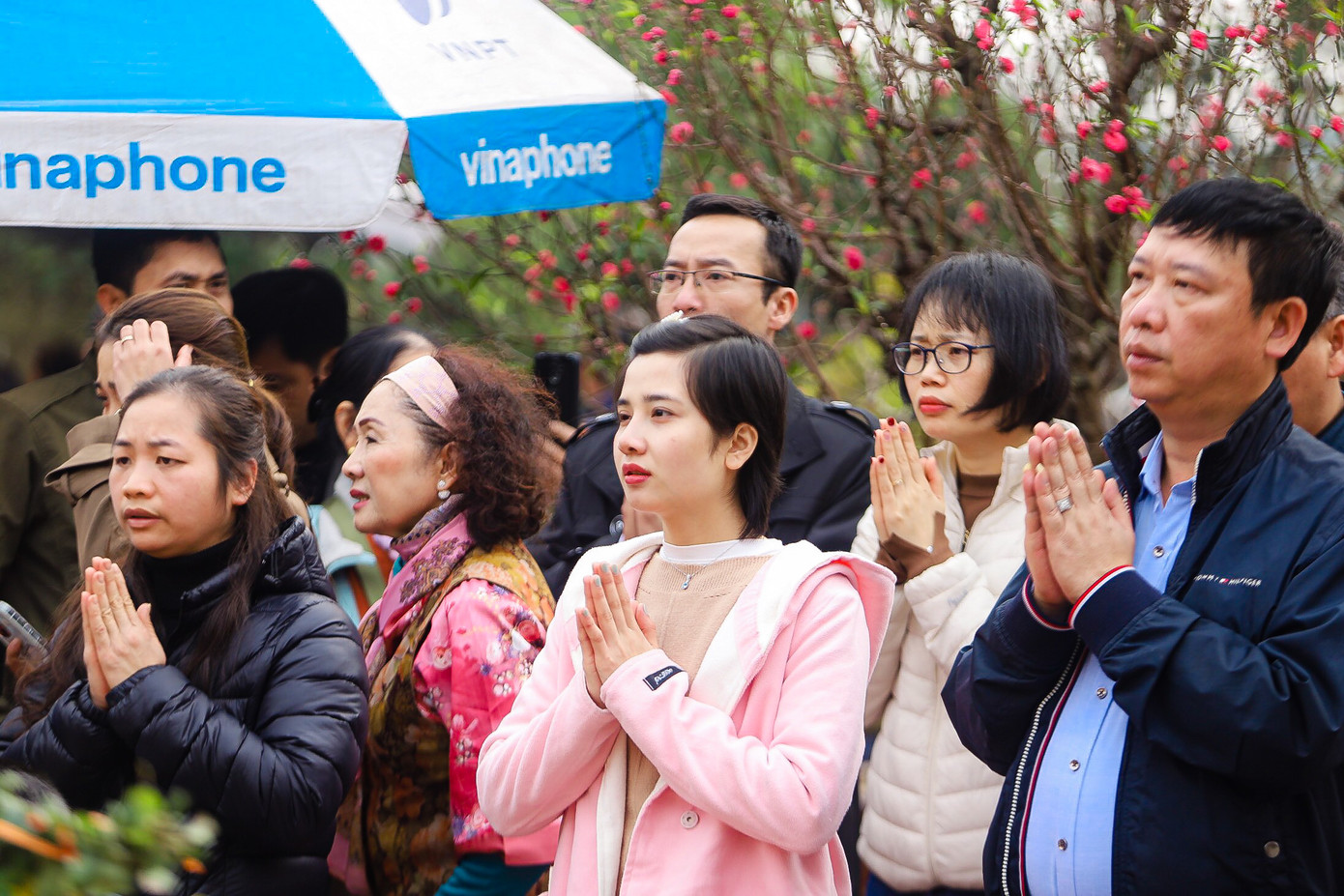 Mặc dù chưa khai hội, đông đảo người dân địa phương và du khách thập phương tới đền Trần hành lễ, vãng cảnh. Ảnh: TRỌNG TÀI. Mặc dù chưa khai hội, đông đảo người dân địa phương và du khách thập phương tới đền Trần hành lễ, vãng cảnh. Ảnh: TRỌNG TÀI.