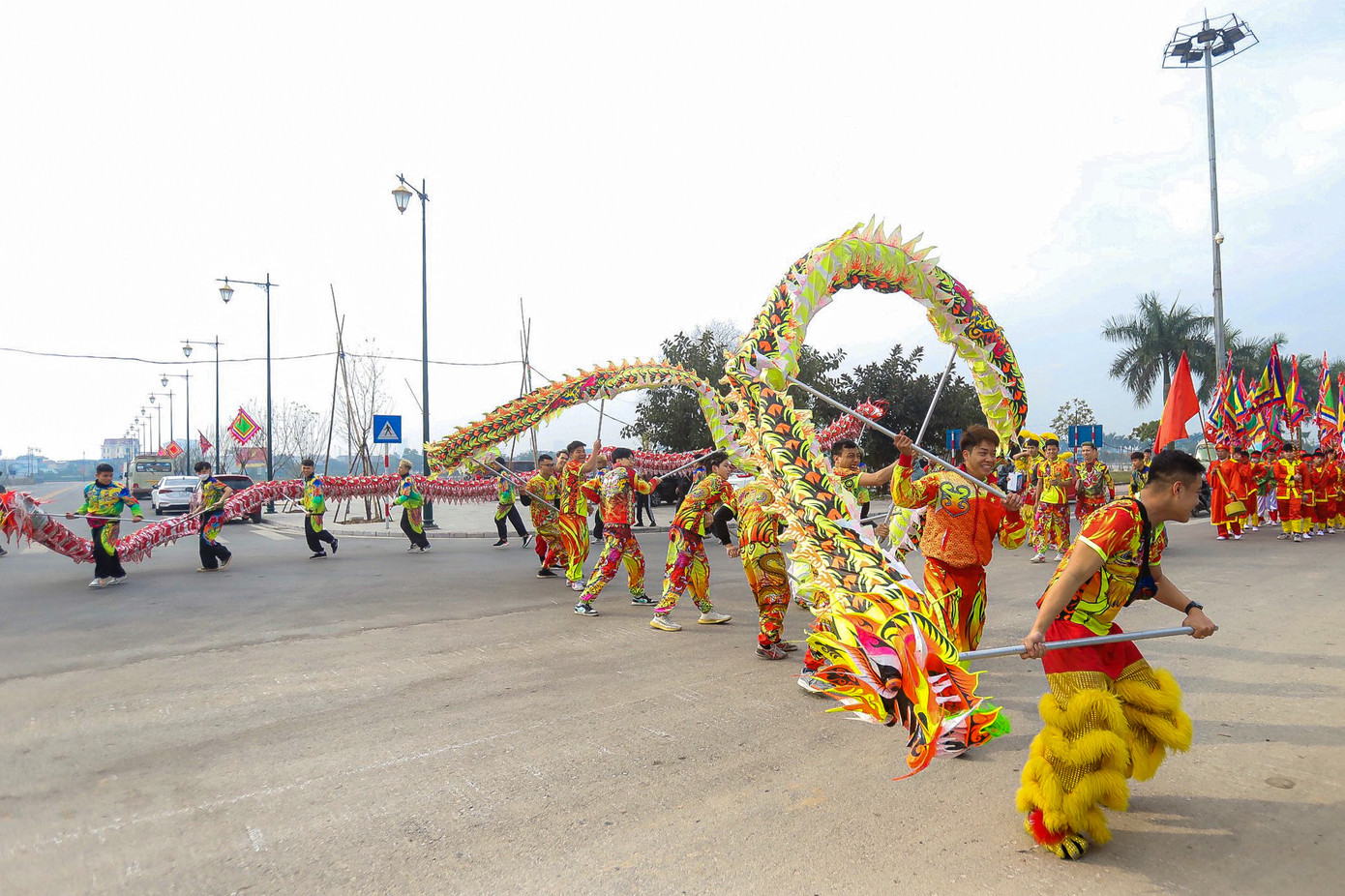 Trong các ngày diễn ra Lễ hội Khai ấn, tại khu vực Đền Trần cũng diễn ra các hoạt động hội truyền thống gồm múa lân, rồng, hát chèo, chầu văn, múa rối nước, chọi gà, đấu vật, biểu diễn võ thuật. Ảnh: TRỌNG TÀI. Trong các ngày diễn ra Lễ hội Khai ấn, tại khu vực Đền Trần cũng diễn ra các hoạt động hội truyền thống gồm múa lân, rồng, hát chèo, chầu văn, múa rối nước, chọi gà, đấu vật, biểu diễn võ thuật. Ảnh: TRỌNG TÀI.