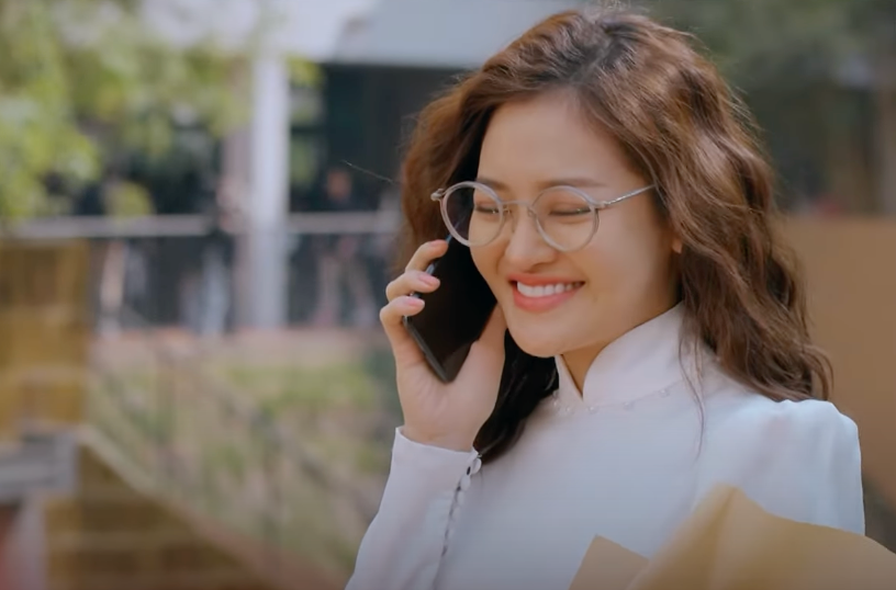 Ly (Thùy Anh) cam đoan sẽ báo cáo với bố của Tú đầy đủ tình hình của Tú (Đình Tú). Ảnh: CMH. Ly (Thùy Anh) cam đoan sẽ báo cáo với bố của Tú đầy đủ tình hình của Tú (Đình Tú). Ảnh: CMH.