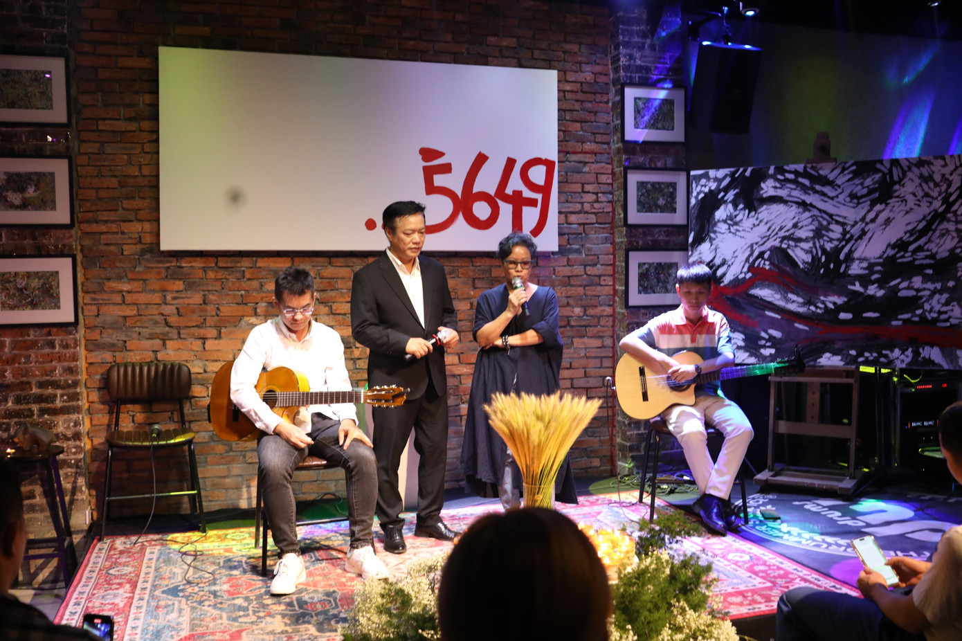 Dự án Nghệ thuật xoa dịu thương đau 5649 được khởi xướng nhằm đấu giá gây quỹ tặng học bổng cho những nạn nhân vụ hỏa hoạn. Dự án Nghệ thuật xoa dịu thương đau 5649 được khởi xướng nhằm đấu giá gây quỹ tặng học bổng cho những nạn nhân vụ hỏa hoạn.