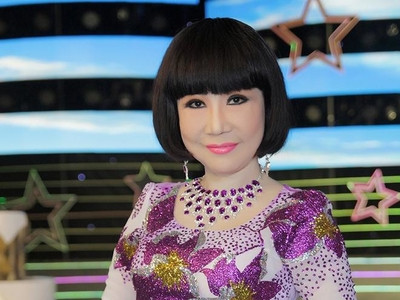 NSƯT Thanh Kim Huệ - cô đào nổi bậc nhất sân khấu cải lương - được truy tặng danh hiệu NSND. NSƯT Thanh Kim Huệ - cô đào nổi bậc nhất sân khấu cải lương - được truy tặng danh hiệu NSND.