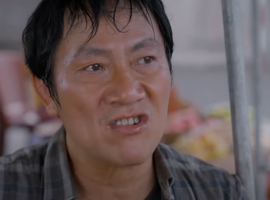 Lưu (NSƯT Hoàng Hải) tức giận, đáp trả bà Hòa. Ảnh: CMH.