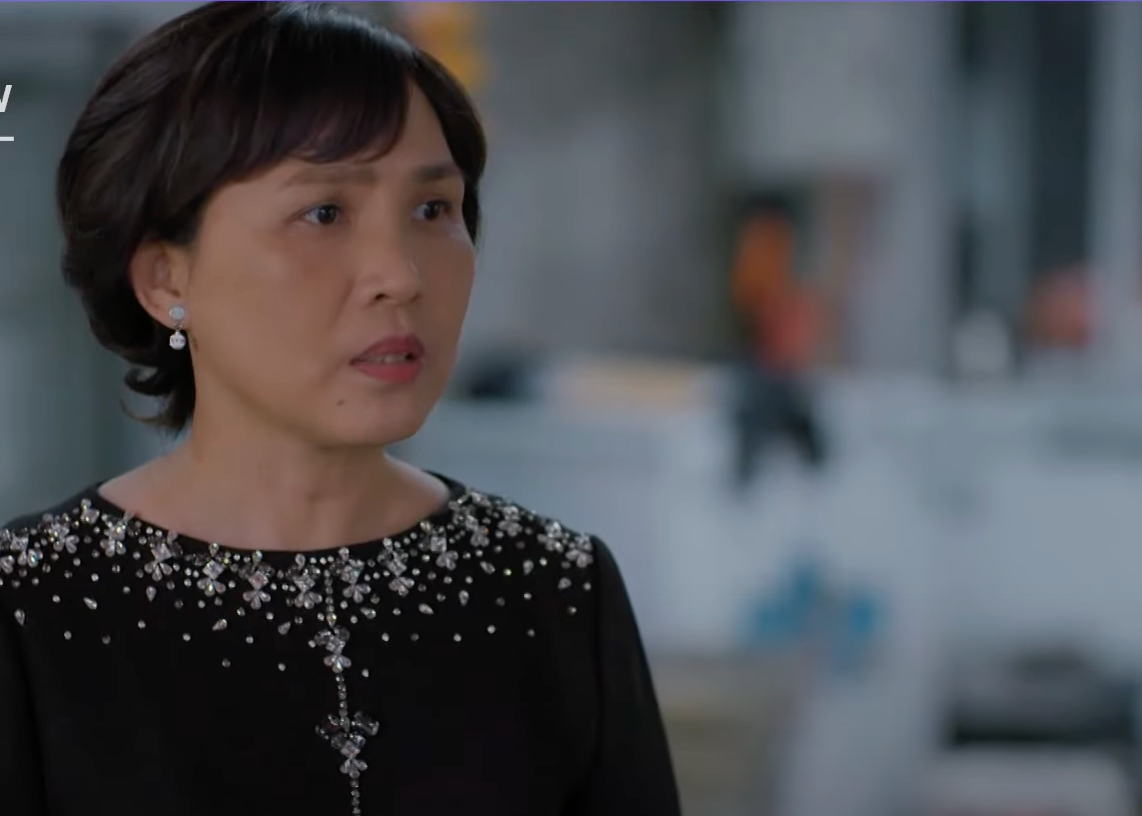 Những tập phim gần đây Hòa (Anh Thơ) luôn ngăn cản con gái (Hà Đan) đến với Thạch (Việt Hoàng). Ảnh: CMH.