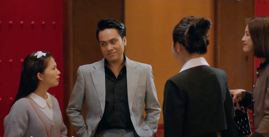 Phi (Thái Dũng) và San tan làm sớm để chuẩn bị quà cho Quy (Mạnh Trường) ra mắt bạn gái. Ảnh: CMH.