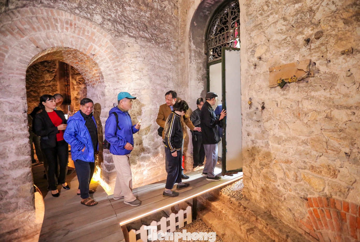 Tháp nước Hàng Đậu đã đón 30.000 lượt khách sau gần 2 tuần mở cửa đón khách.