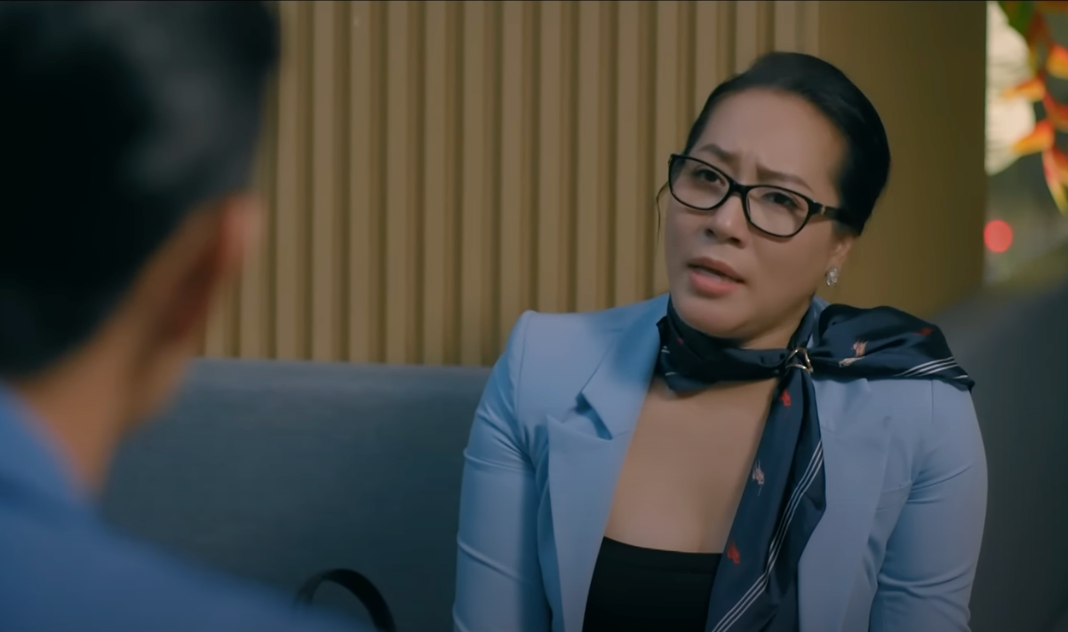 Dung (Thu Huyền) khuyên Quân (Quốc Huy) nên lựa chọn điều đúng đắn nhất. Ảnh: CMH. Dung (Thu Huyền) khuyên Quân (Quốc Huy) nên lựa chọn điều đúng đắn nhất. Ảnh: CMH.