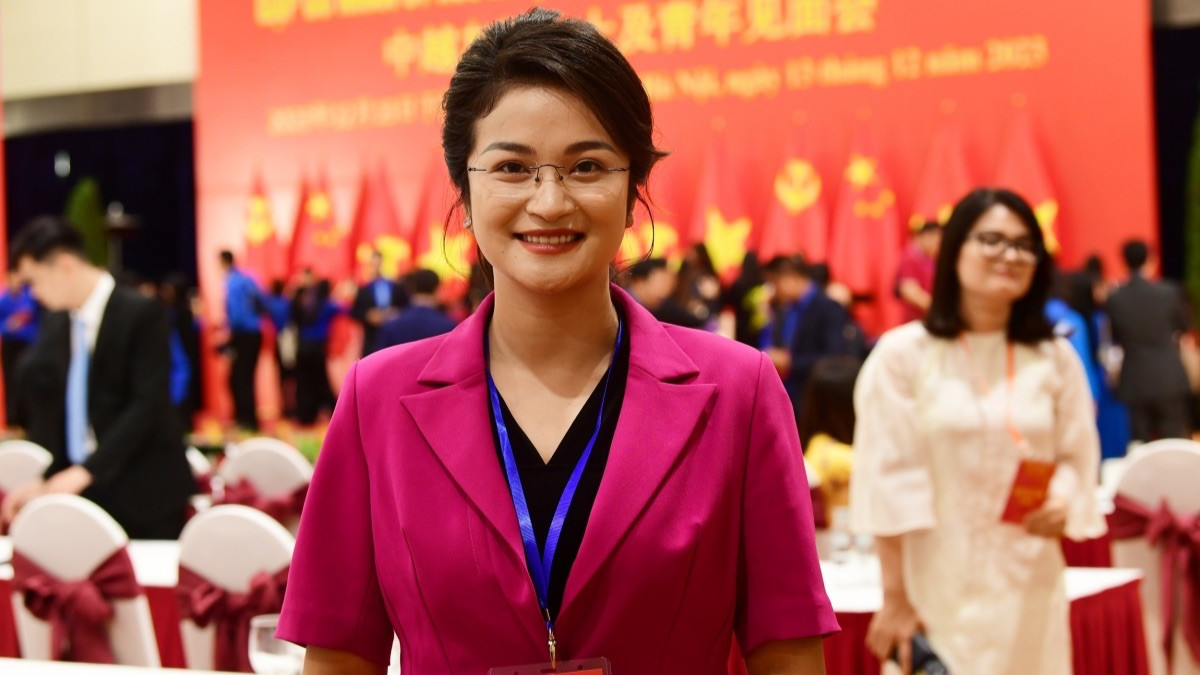 Ca sĩ Đỗ Tố Hoa biểu diễn trong yến tiệc chào mừng Tổng Bí thư, Chủ tịch nước Trung Quốc Tập Cận Bình và phu nhân ngày 13/12. Ảnh: Phú Đỗ. Ca sĩ Đỗ Tố Hoa biểu diễn trong yến tiệc chào mừng Tổng Bí thư, Chủ tịch nước Trung Quốc Tập Cận Bình và phu nhân ngày 13/12. Ảnh: Phú Đỗ.