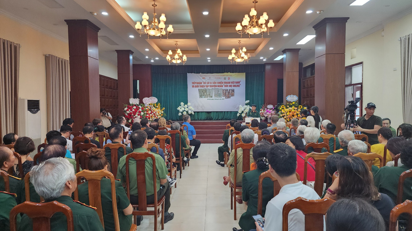 Lễ ký bản ghi nhớ thỏa thuận hợp tác đôi bên Việt - Mỹ, tiếp nhận tượng trưng Hồ sơ Di sản chiến tranh Việt Nam do Trung tâm Việt Nam và Lưu trữ tại Đại học Công nghệ Texas - Hoa Kỳ bàn giao, được tổ chức sáng 2/6 tại Bảo tàng Phụ nữ Việt Nam. Đây là hoạt động nhằm hưởng ứng kỷ niệm 75 năm Ngày Chủ tịch Hồ Chí Minh ra Lời kêu gọi Thi đua ái quốc (11/6/1948-11/6/2023). Ảnh: Trọng Quân. Lễ ký bản ghi nhớ thỏa thuận hợp tác đôi bên Việt - Mỹ, tiếp nhận tượng trưng Hồ sơ Di sản chiến tranh Việt Nam do Trung tâm Việt Nam và Lưu trữ tại Đại học Công nghệ Texas - Hoa Kỳ bàn giao, được tổ chức sáng 2/6 tại Bảo tàng Phụ nữ Việt Nam. Đây là hoạt động nhằm hưởng ứng kỷ niệm 75 năm Ngày Chủ tịch Hồ Chí Minh ra Lời kêu gọi Thi đua ái quốc (11/6/1948-11/6/2023). Ảnh: Trọng Quân.