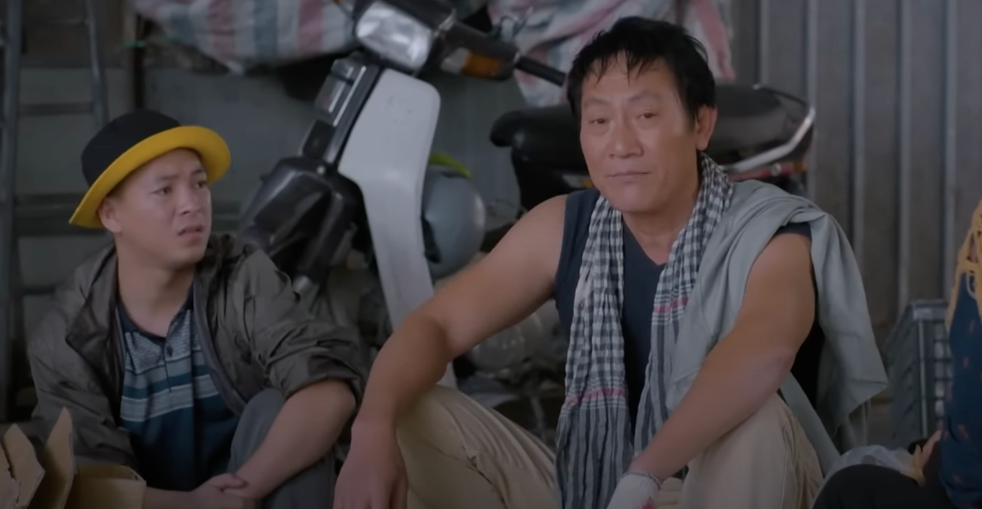 Phân cảnh &quot;gây bão&quot; khi Lưu phân công nhiệm vụ cho mọi người trong xóm trọ tìm bằng chứng chứng minh Luyến. Ảnh: CMH.