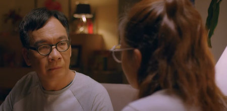 Ông Long (NSƯT Đức Khuê) luôn ủng hộ mọi lựa chọn về nghề của Ly (Thùy Anh). Ảnh: CMH. Ông Long (NSƯT Đức Khuê) luôn ủng hộ mọi lựa chọn về nghề của Ly (Thùy Anh). Ảnh: CMH.