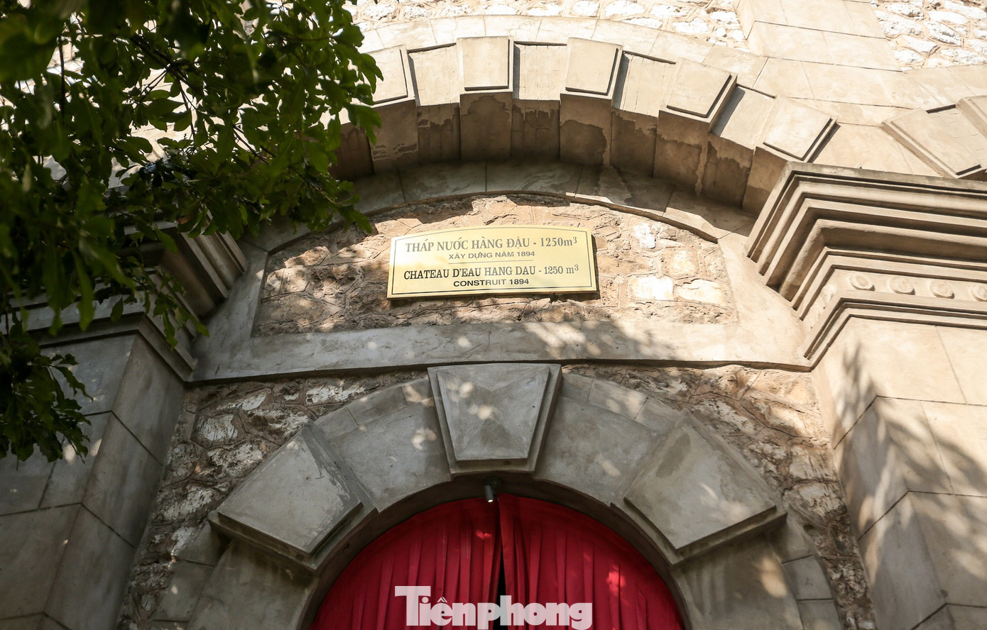 Sau 129 năm xây dựng, tháp nước lần đầu tiên mở cửa đón khách thu hút sự quan tâm của đông đảo người dân. Hoạt động này thuộc triển lãm Sắp đặt Nước & Di sản Tháp nước Hàng Đậu nằm trong chuỗi hoạt động của Lễ hội Thiết kế sáng tạo Hà Nội 2023.