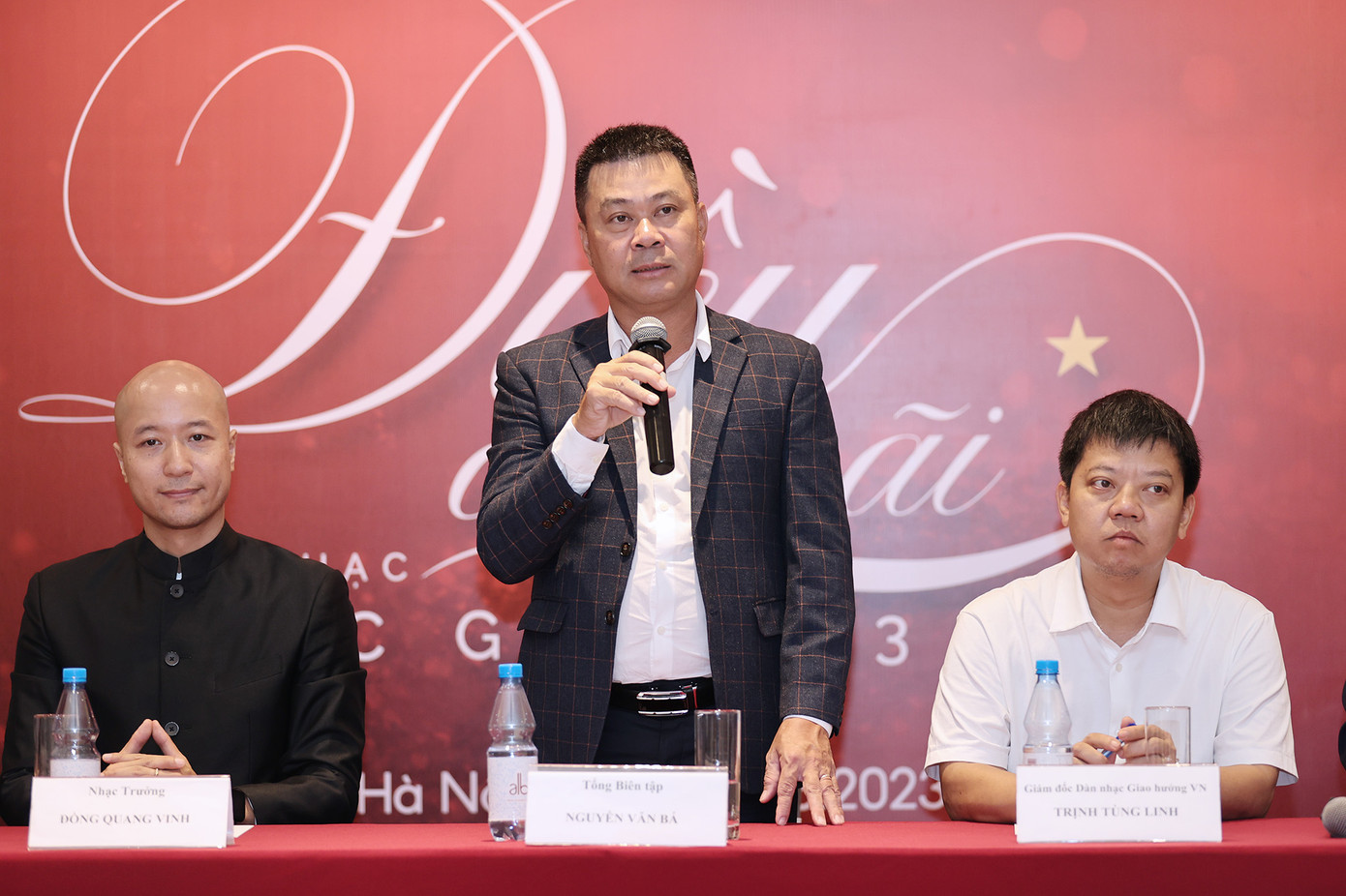 Tổng Biên tập Báo VietNamNet Nguyễn Văn Bá phát biểu tại họp báo Điều còn mãi 2023. Tổng Biên tập Báo VietNamNet Nguyễn Văn Bá phát biểu tại họp báo Điều còn mãi 2023.