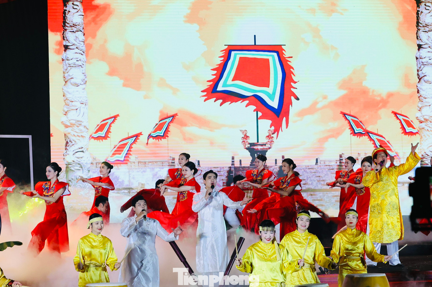 Lễ khai mạc Tuần Đại đoàn kết các dân tộc - Di sản văn hóa Việt Nam năm 2023, Ngày hội trình diễn cây Nêu, giao lưu văn hóa, thể thao và du lịch các dân tộc Việt Nam lần thứ II được tổ chức tối ngày 23/11 tại Làng Văn hóa - Du lịch các dân tộc Việt Nam. Sự kiện do Bộ Văn hóa, Thể thao và Du lịch (Bộ VHTTDL) chủ trì tổ chức nhằm kỷ niệm 93 năm Ngày thành lập Mặt trận Dân tộc Thống nhất Việt Nam - Ngày Truyền thống của Mặt trận Tổ quốc Việt Nam và 78 năm Ngày Di sản văn hóa Việt Nam.