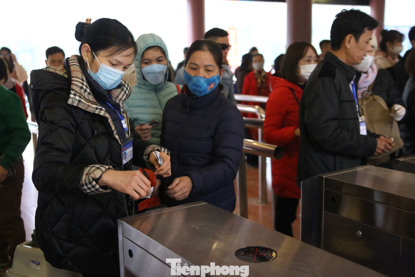 Giá vé vào cửa khu Di tích thắng cảnh Hương Sơn được niêm yết là 130 nghìn đồng (80 nghìn vé vào cửa và 50 nghìn phí đi đò). Ảnh: GIA LINH.