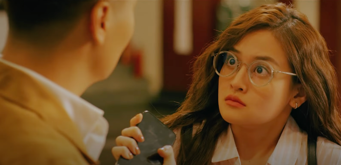 Quy (Mạnh Trường) kịp thời giải cứu Ly (Thùy Anh). Ảnh: CMH.