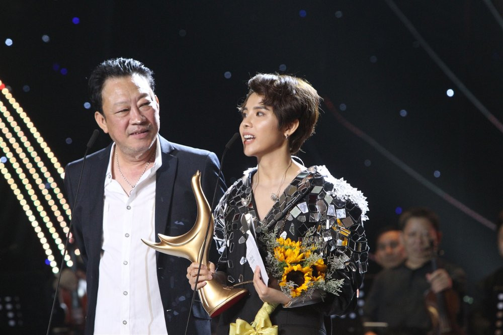 Vũ Cát Tường được vinh danh Nhạc sĩ của năm tại giải Cống hiến năm 2019.