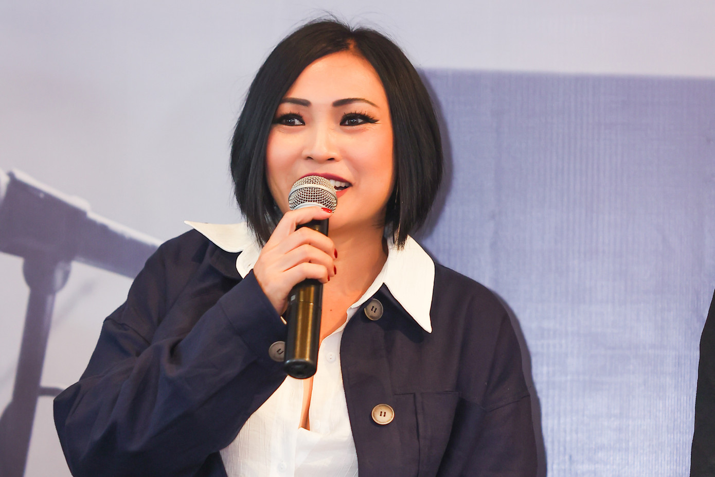 Phương Thanh chia sẻ được đứng sau một người nhạc sĩ có tài và tâm cũng thấy hãnh diện, hạnh phúc. Phương Thanh chia sẻ được đứng sau một người nhạc sĩ có tài và tâm cũng thấy hãnh diện, hạnh phúc.