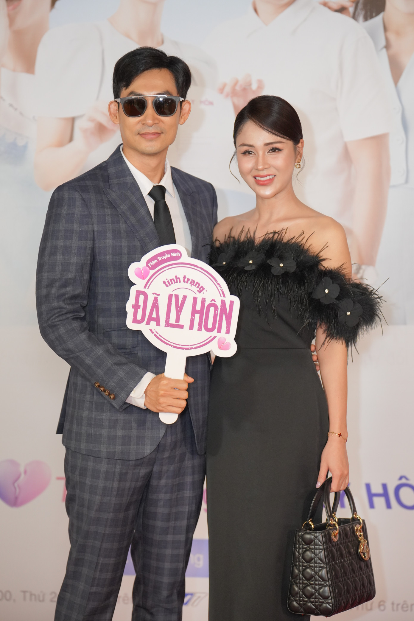 Trọng Nhân - Lương Thu Trang vào vai đôi vợ chồng cùng công tác trong ngành y.