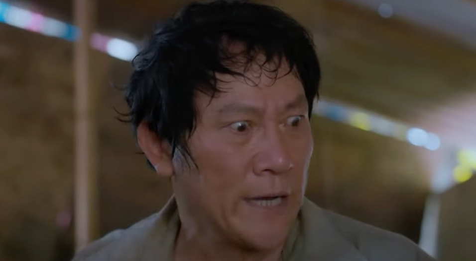 Lưu (NSƯT Hoàng Hải) tìm Bát (Tuấn Anh) "tính sổ". Ảnh:CMH. Lưu (NSƯT Hoàng Hải) tìm Bát (Tuấn Anh) "tính sổ". Ảnh:CMH.