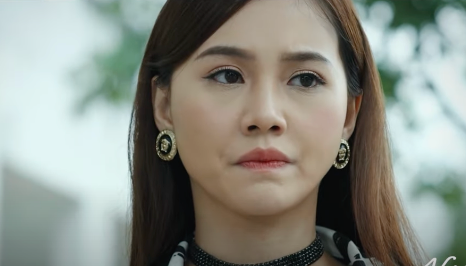 Mai Anh (Minh Thu) tức giận vì những lời châm chọc của bà Lý (Minh Phương). Ảnh: CMH. Mai Anh (Minh Thu) tức giận vì những lời châm chọc của bà Lý (Minh Phương). Ảnh: CMH.