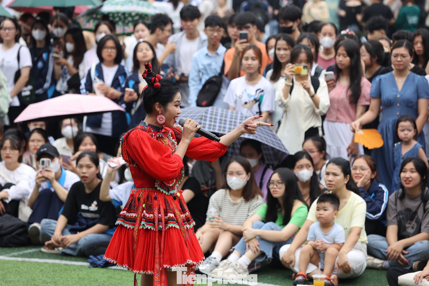 Xẩm Hà Nội mang đậm chất xẩm dân gian đường phố, rộn ràng chất rap trên nền nhạc EDM bùng nổ. Hà Myo tạo nên sự phá cách độc đáo khi kết hợp đan xen giữa truyền thống và hiện đại. Tiết mục càng sôi động hơn qua phần trình diễn của nữ ca sĩ và dàn vũ công.