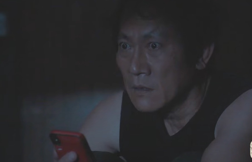 Lưu (NSƯT Hoàng Hải) nhận "lệnh nhập trại" của đường dây bán thận. Ảnh: CMH. Lưu (NSƯT Hoàng Hải) nhận "lệnh nhập trại" của đường dây bán thận. Ảnh: CMH.