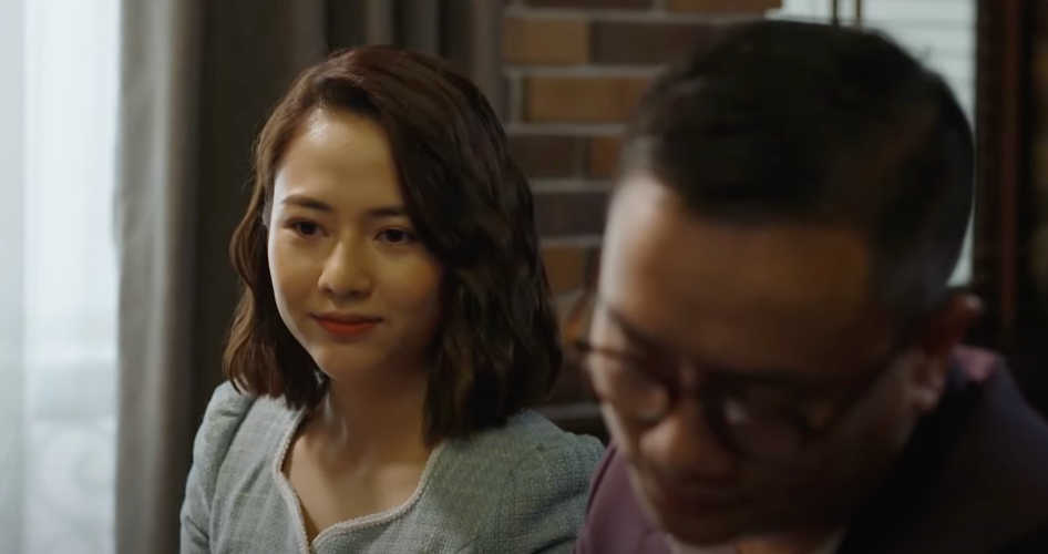 Người đại diện đối tác chỉ đồng ý ký hợp đồng khi Phương (Việt Hoa) đi công tác cùng. Ảnh: CMH.