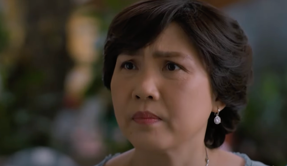 Bà Hòa (Anh Thơ) kiên quyết không cho con gái vay tiền để giúp đỡ bạn học. Ảnh: CMH.