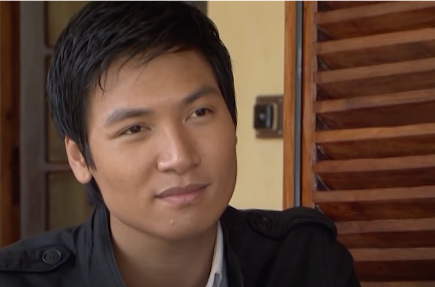 Mạnh Trường tiếp tục để lại ấn tượng cho khán giả với vai Nguyên - người đã có vợ con, nhưng có mối quan hệ ngoài luồng khiến gia đình đổ vỡ trong Đỗ quyên trong mưa. Đặc biệt trong phim này, nhân vật của Mạnh Trường nói giọng Nam thay vì giọng Bắc.