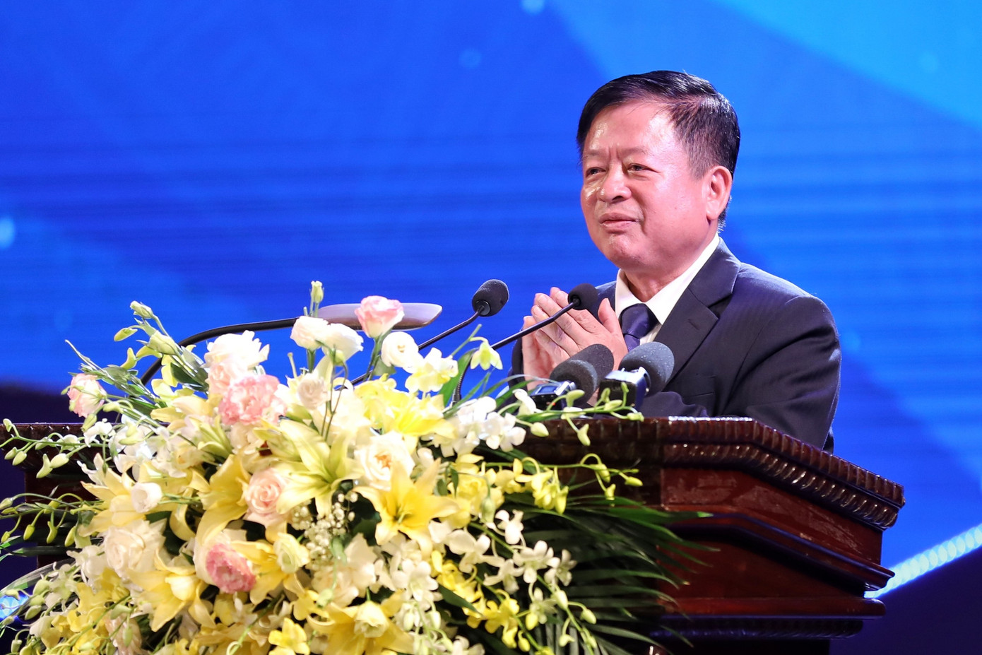 Tiếp thu ý kiến chỉ đạo của Tổng Bí thư, PGS.TS Đỗ Hồng Quân - Chủ tịch Liên hiệp các Hội Văn học nghệ thuật Việt Nam - nhận định bước vào giai đoạn mới, văn nghệ sĩ cần nhận thức sâu sắc hơn nữa trách nhiệm trước Đảng, trước nhân dân: "Văn nghệ sĩ hôm nay phải dám đi vào những đề tài nóng của cuộc sống, dũng cảm đấu tranh chống tham nhũng để có những tác phẩm có ích cho đời".