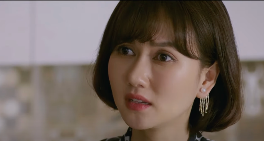 Quyên (Hương Giang) không vui khi chồng phân biệt chuyện "nhà anh", "nhà em". Ảnh: CMH. Quyên (Hương Giang) không vui khi chồng phân biệt chuyện "nhà anh", "nhà em". Ảnh: CMH.