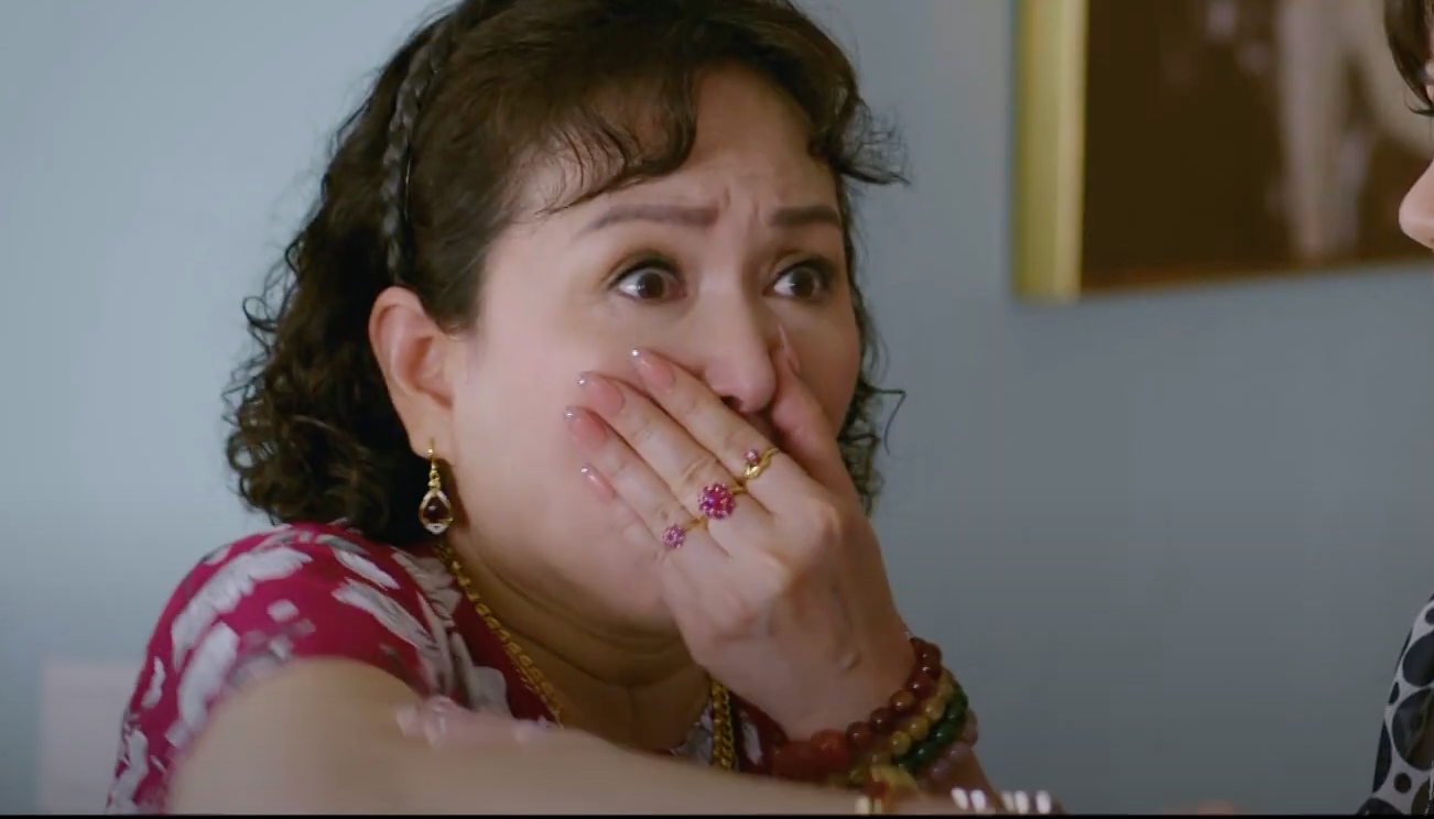 Bà Thủy (NSND Minh Hòa) liên tục khóc lóc, oán trách con rể (Tuấn Tú). Ảnh: CMH. Bà Thủy (NSND Minh Hòa) liên tục khóc lóc, oán trách con rể (Tuấn Tú). Ảnh: CMH.