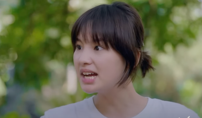 Ninh mắng Hiếu để xe ngoài đường khiến cô phải trông nom để trẻ con trong xóm không phá. Ninh mắng Hiếu để xe ngoài đường khiến cô phải trông nom để trẻ con trong xóm không phá.