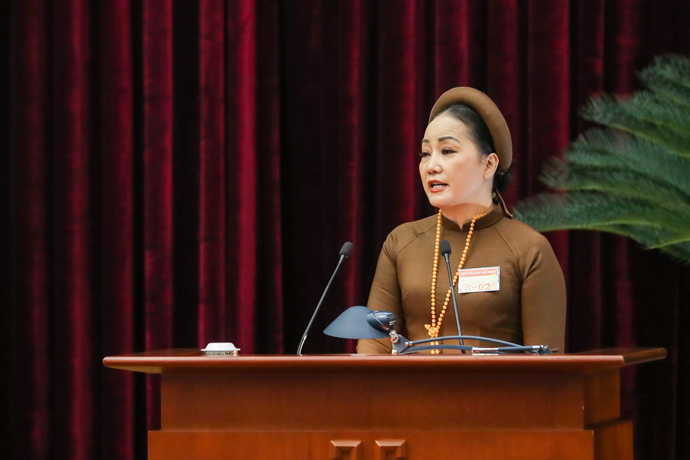 NSND Trịnh Hồng Lựu, Giám đốc Trung tâm nghệ thuật truyền thống tỉnh Nghệ An cho rằng những tác phẩm sân khấu luôn thể hiện được tính dự báo, định hướng và giáo dục.