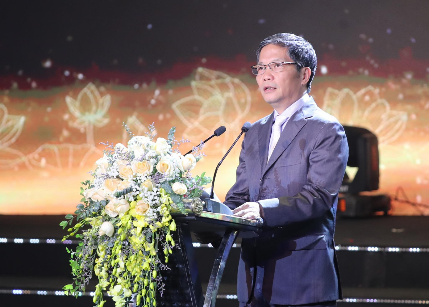 Ủy viên Bộ Chính trị, Trưởng Ban Kinh tế Trung ương Trần Tuấn Anh phát biểu tại buổi lễ. Ủy viên Bộ Chính trị, Trưởng Ban Kinh tế Trung ương Trần Tuấn Anh phát biểu tại buổi lễ.