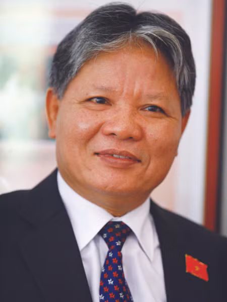 Bộ trưởng Tư pháp Hà Hùng Cường (58 tuổi), quê Vĩnh Phúc, PGS.TS (ngành Luật), Ủy viên Trung ương Đảng