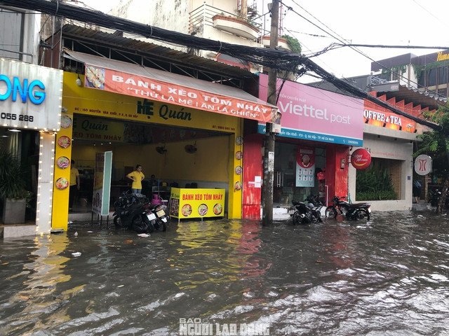 Hàng quán rơi vào cảnh buôn bán ế ẩm Hàng quán rơi vào cảnh buôn bán ế ẩm