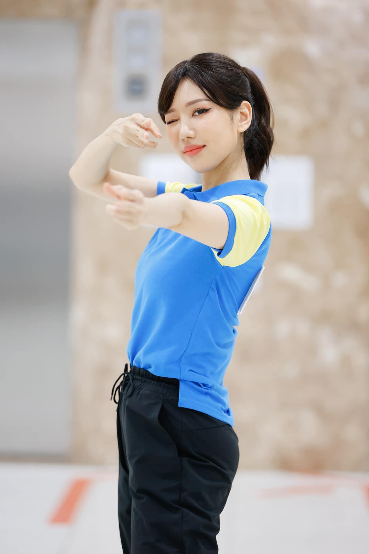 “Tham gia gameshow đi, họ nói: Không mệt tí nào đâu...”. Đùa vậy thôi chứ Min cảm ơn tất cả mọi người vì đã vất vả nhiều! ... Mới là khách mời 1 tập đã như này, mới thấy mọi người vất thật ấy.&quot; - Min viết.