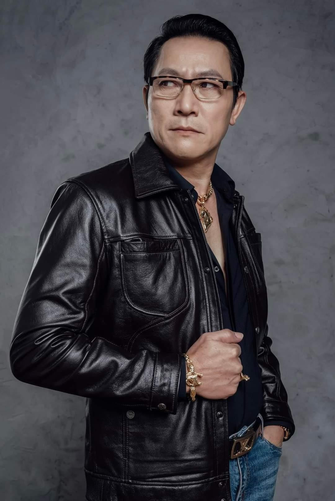 Hình ảnh cá tính mới mẻ của NSƯT Hoàng Hải. Hình ảnh cá tính mới mẻ của NSƯT Hoàng Hải.