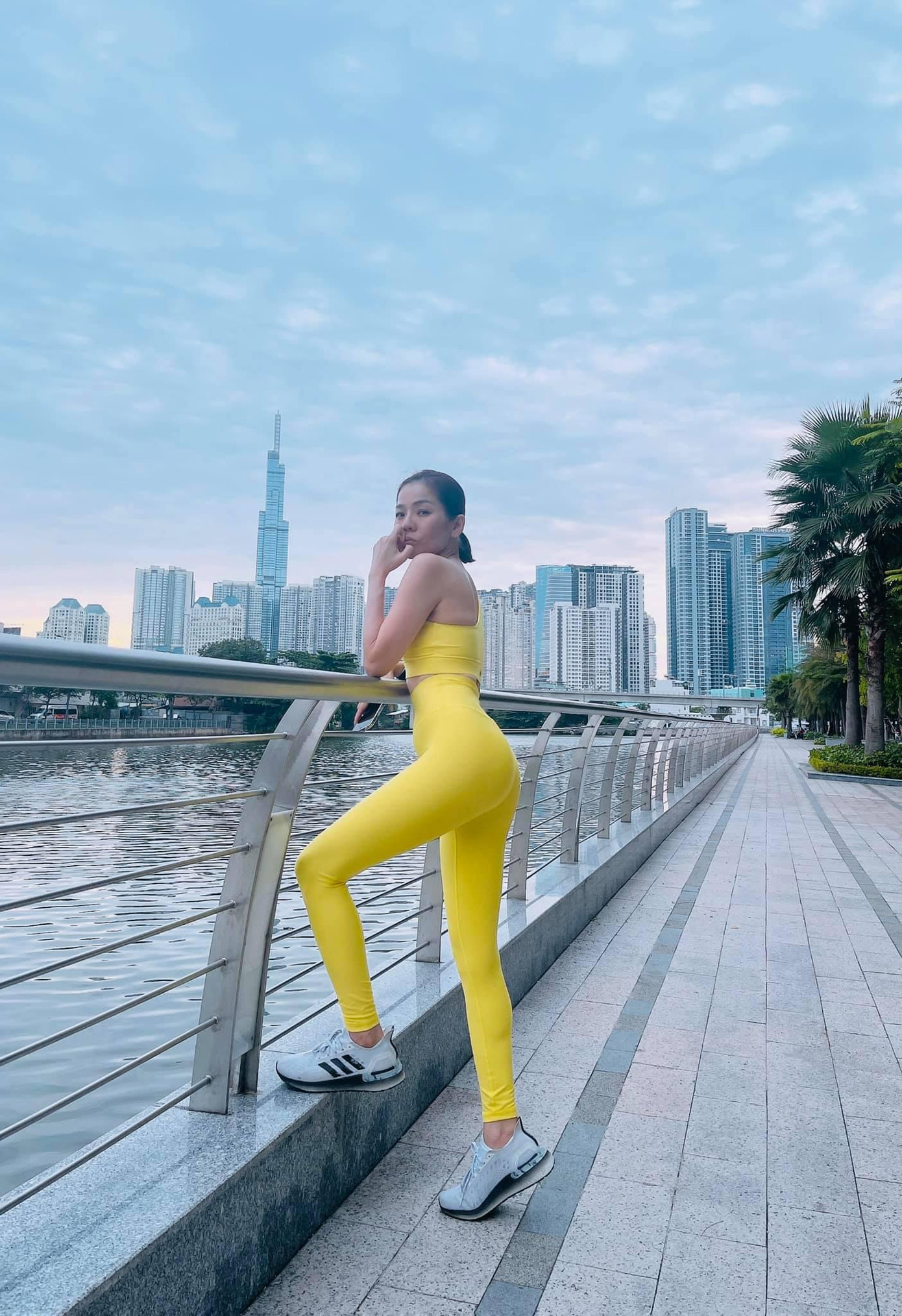 Không chỉ tung ảnh bikini mới khoe body gợi cảm, các bức hình Lệ Quyên mặc đồ tập gym hay đồ sang trọng, giọng ca khéo léo chọn trang phục tôn nét đẹp cơ thể mình. Không chỉ tung ảnh bikini mới khoe body gợi cảm, các bức hình Lệ Quyên mặc đồ tập gym hay đồ sang trọng, giọng ca khéo léo chọn trang phục tôn nét đẹp cơ thể mình.