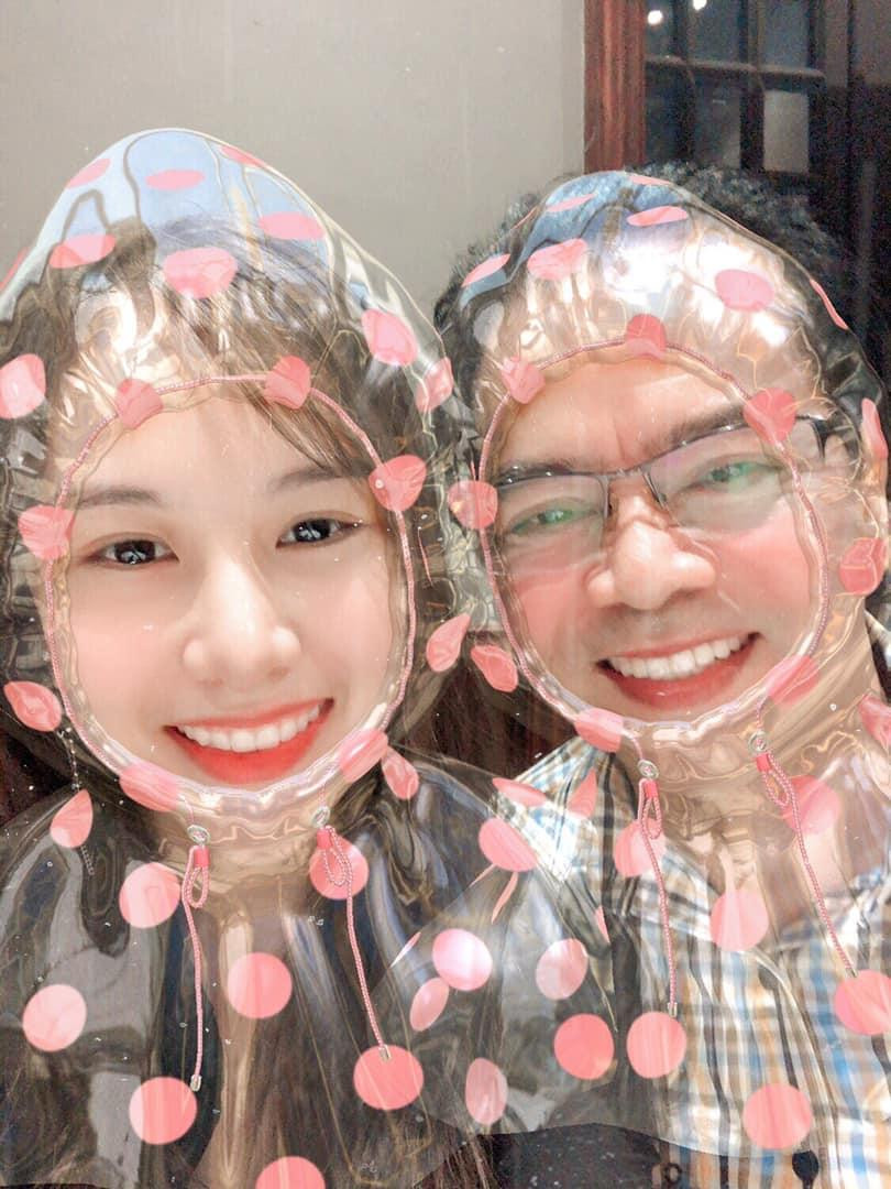 Con gái Anh Phương và bố nhanh chóng bắt &quot;trend&quot; dùng filter màu mè theo giới trẻ.