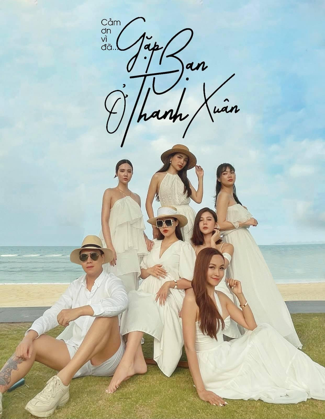 Phanh Lee tung hình mang bầu cùng dàn bố mẹ đỡ đầu đầy "quyền lực".