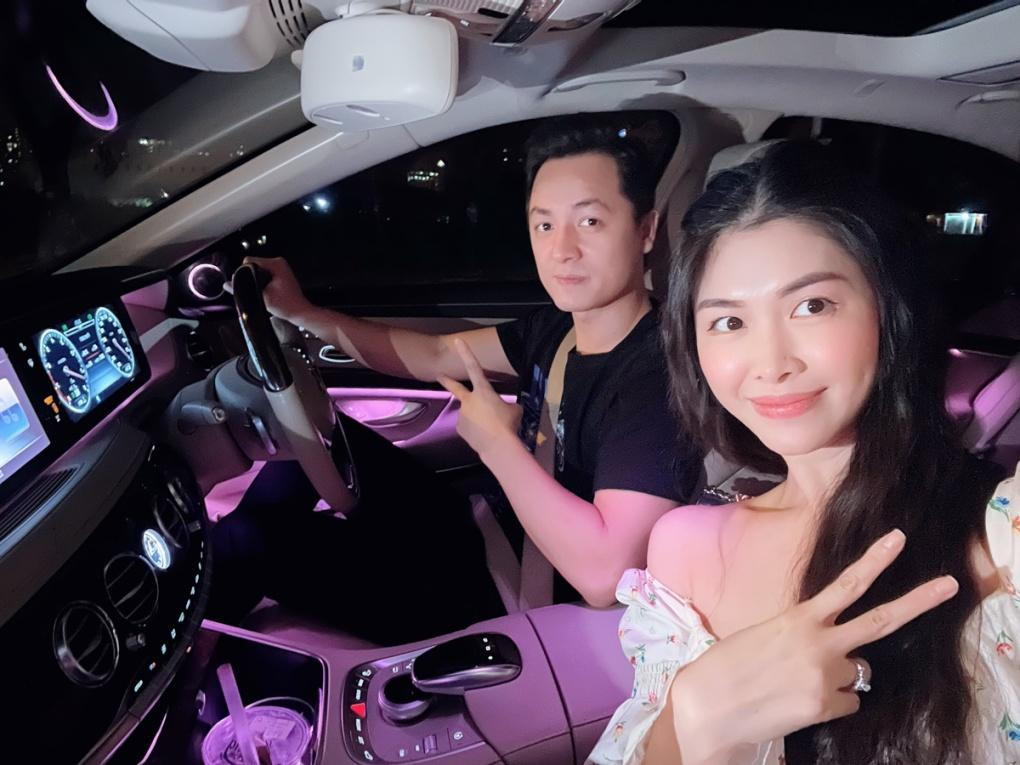 Đăng Khôi tặng vợ xế hộp 6,5 tỷ đồng.