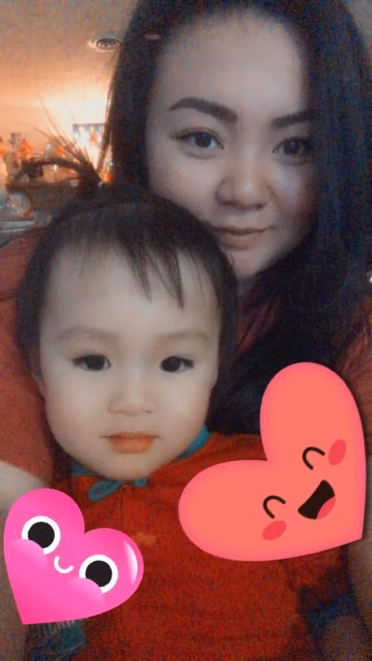 Trước đây, giọng ca "Con cò bé bé" từng tung hình chụp cùng con gái, tự hào khoe bản sao của mình khiến dân mạng "thả tim" mỏi tay. Trước đây, giọng ca "Con cò bé bé" từng tung hình chụp cùng con gái, tự hào khoe bản sao của mình khiến dân mạng "thả tim" mỏi tay.