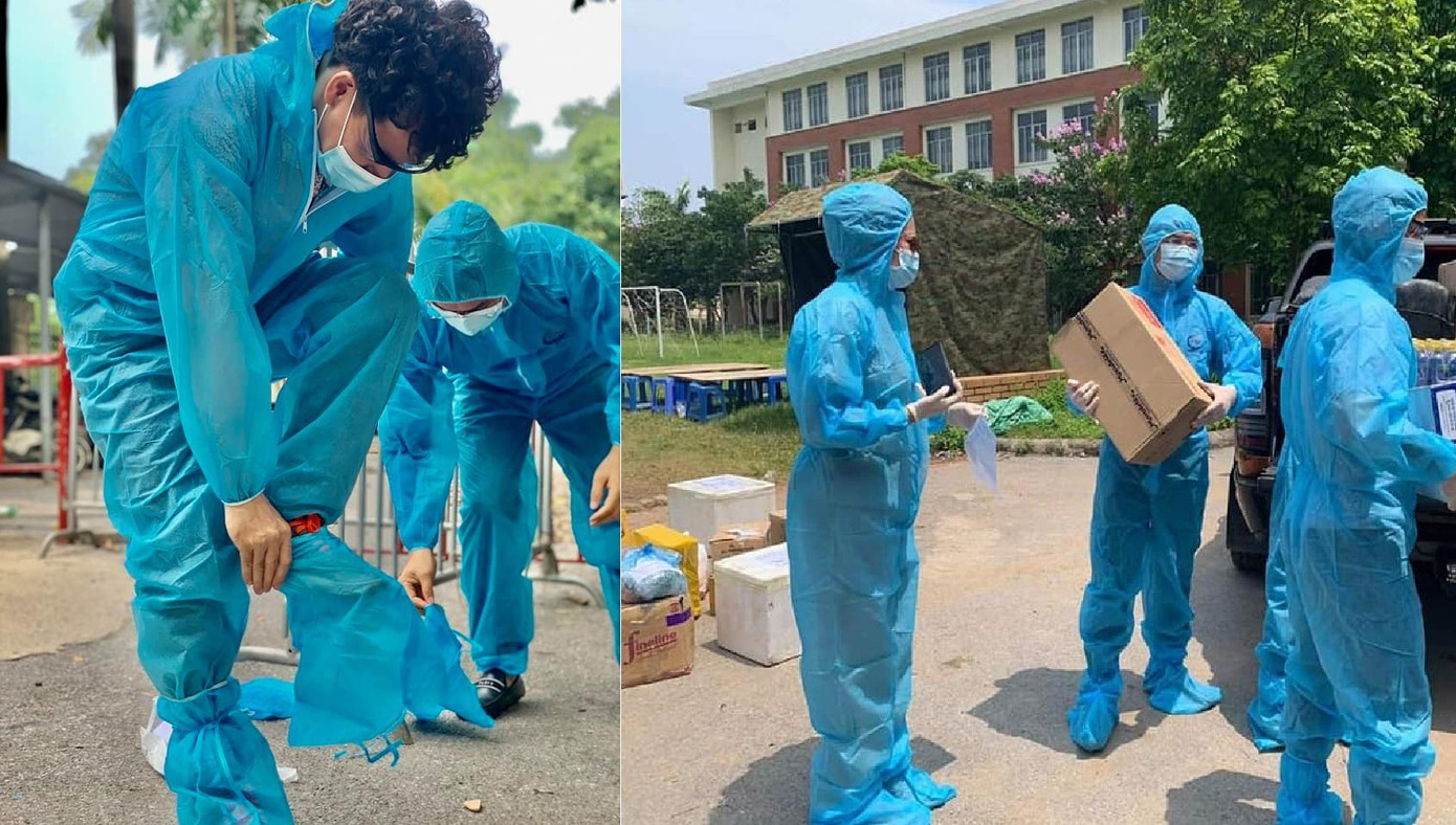 Hình ảnh Xuân Bắc mặc đồ bảo hộ, cùng đoàn xếp đồ cứu trợ. Hình ảnh Xuân Bắc mặc đồ bảo hộ, cùng đoàn xếp đồ cứu trợ.