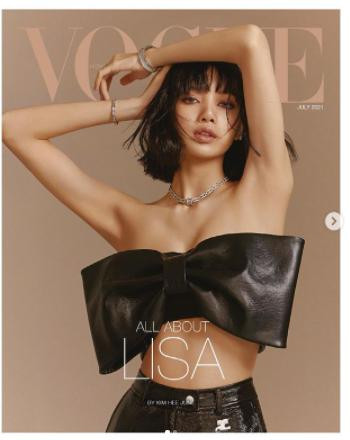 Mới đây, Lisa - thành viên nhóm Blackpink tung bộ ảnh sexy sau thời gian dài &quot;ở ẩn&quot; trên mạng xã hội.