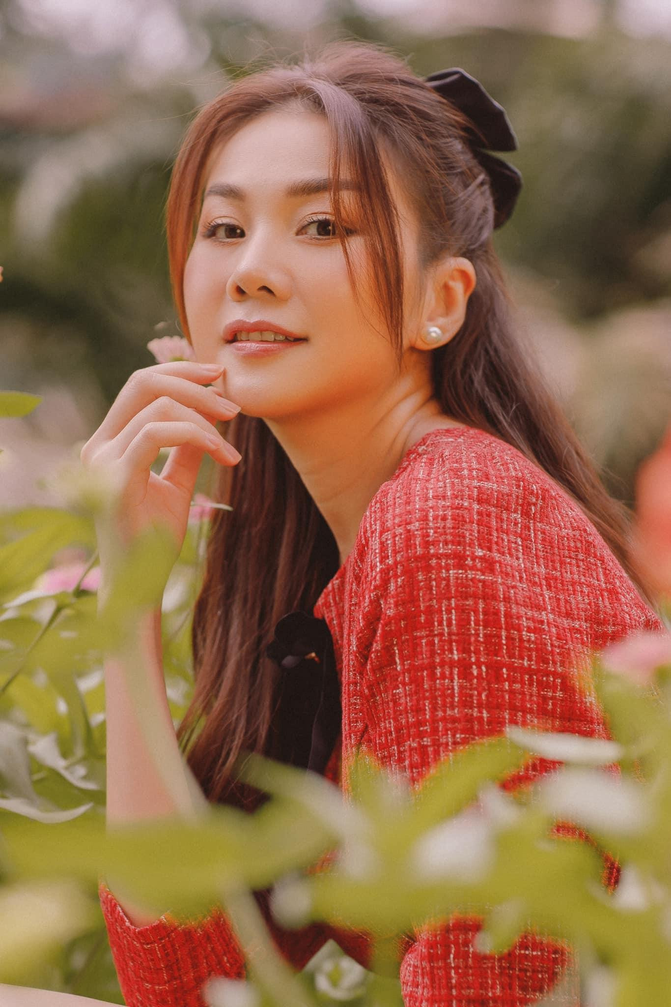 Thanh Hằng hóa nàng thơ trong album mới. Thanh Hằng hóa nàng thơ trong album mới.