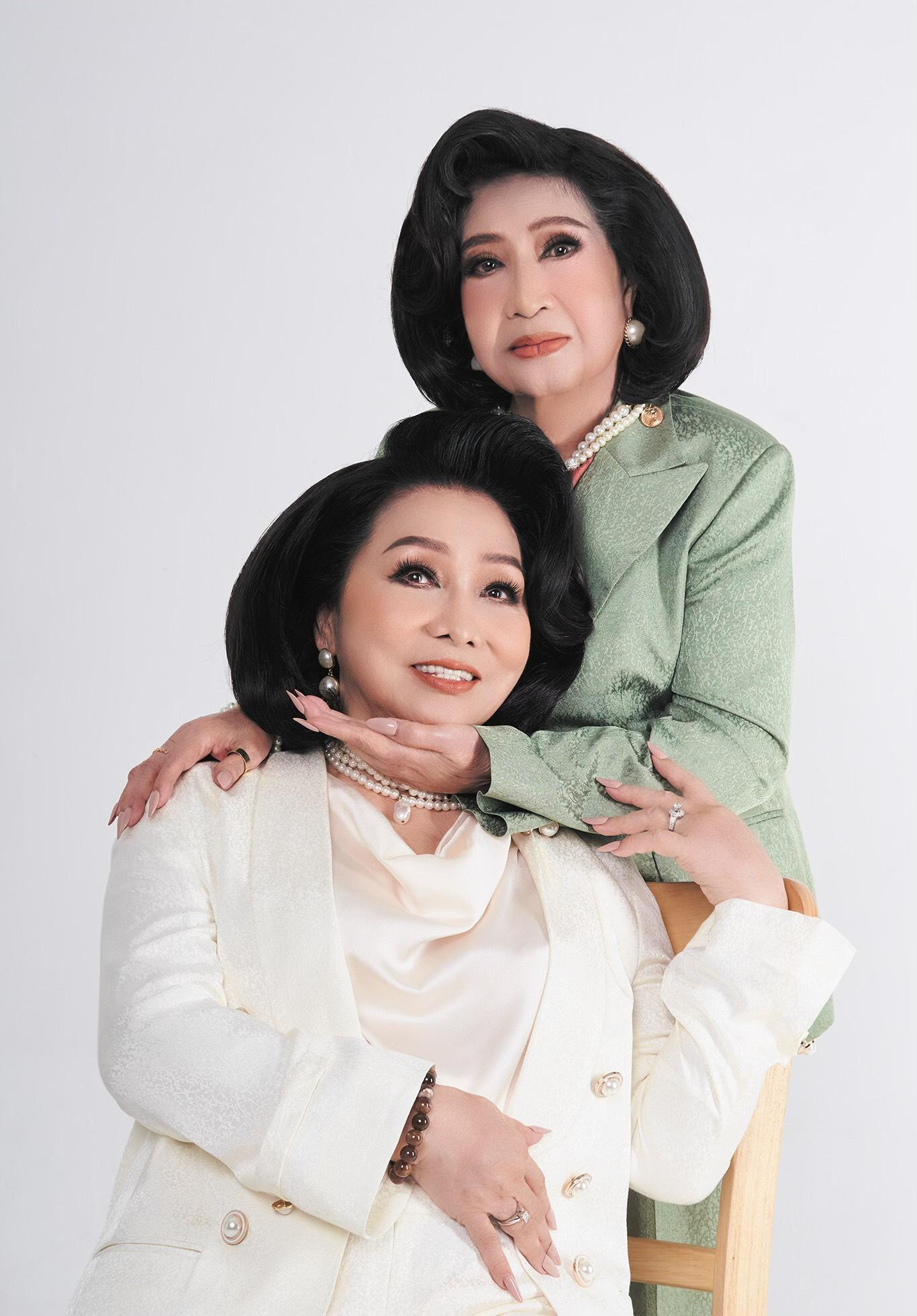 Chia sẻ về cơ duyên gắn bó cùng nhau, bà cho biết: "Chúng tôi quen biết năm 17 tuổi, từng có thời gian hoạt động chung trong đoàn Thống Nhất. Sự gắn kết trên sân khấu và đời sống giúp chúng tôi trở thành những người tri kỷ với mối giao tình 60 năm. Dẫu hoàn cảnh mỗi đứa khác nhau nhưng chúng tôi vẫn luôn gìn giữ những điều đẹp đẽ của tình bạn. Mỗi lần đến thăm, thấy bạn còn đam mê ca hát và hát vẫn "mùi" nên nảy ý tưởng tổ chức một đêm nhạc chung cho cả hai. Tôi muốn một lần cùng Diệu Hiền và khán giả ôn lại cải lương giai đoạn vàng son" Chia sẻ về cơ duyên gắn bó cùng nhau, bà cho biết: "Chúng tôi quen biết năm 17 tuổi, từng có thời gian hoạt động chung trong đoàn Thống Nhất. Sự gắn kết trên sân khấu và đời sống giúp chúng tôi trở thành những người tri kỷ với mối giao tình 60 năm. Dẫu hoàn cảnh mỗi đứa khác nhau nhưng chúng tôi vẫn luôn gìn giữ những điều đẹp đẽ của tình bạn. Mỗi lần đến thăm, thấy bạn còn đam mê ca hát và hát vẫn "mùi" nên nảy ý tưởng tổ chức một đêm nhạc chung cho cả hai. Tôi muốn một lần cùng Diệu Hiền và khán giả ôn lại cải lương giai đoạn vàng son"