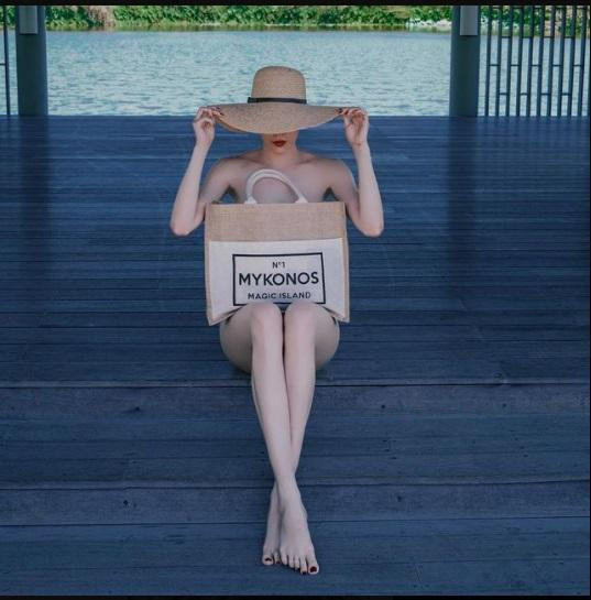 Vừa qua, Hồ Ngọc Hà cùng Kim Lý có chuyến đi du lịch nghỉ dưỡng và tung ra loạt ảnh nóng bỏng gây &quot;sốt&quot; cộng đồng mạng.