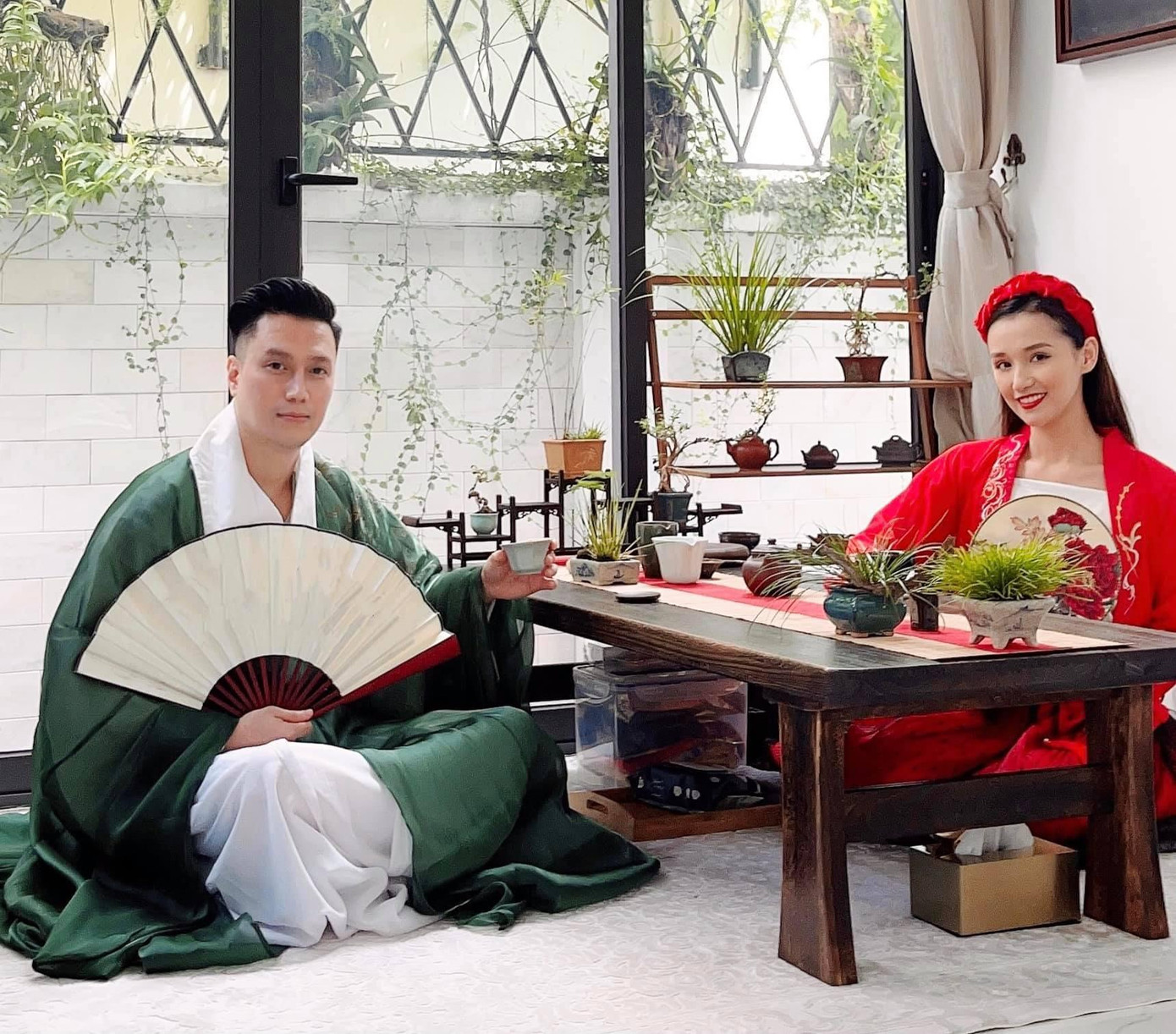 Nhân dịp Trung thu 2021, diễn viên Việt Anh hóa thư sinh với đồ cổ trang bên Lã Thanh Huyền. Trên trang cá nhân, anh viết: "Trung Thu phá cỗ văn minh, đảm bảo an toàn, ở nhà vẫn vui các bác nhé. Chú Cuội nói không với chị Hằng nhé." Nhân dịp Trung thu 2021, diễn viên Việt Anh hóa thư sinh với đồ cổ trang bên Lã Thanh Huyền. Trên trang cá nhân, anh viết: "Trung Thu phá cỗ văn minh, đảm bảo an toàn, ở nhà vẫn vui các bác nhé. Chú Cuội nói không với chị Hằng nhé."